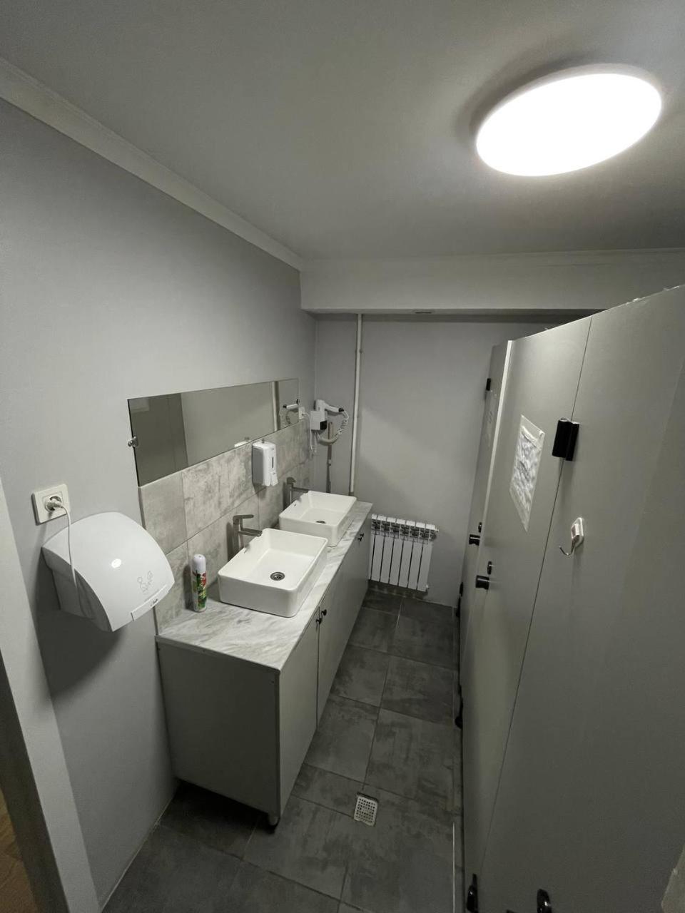Hostel Nomad Almatı Dış mekan fotoğraf